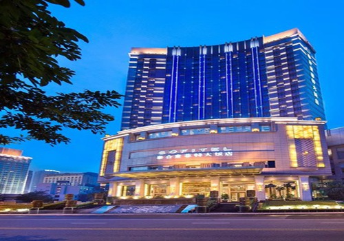 酒店客人穿一次性拖鞋摔成伤残,需要哪责任